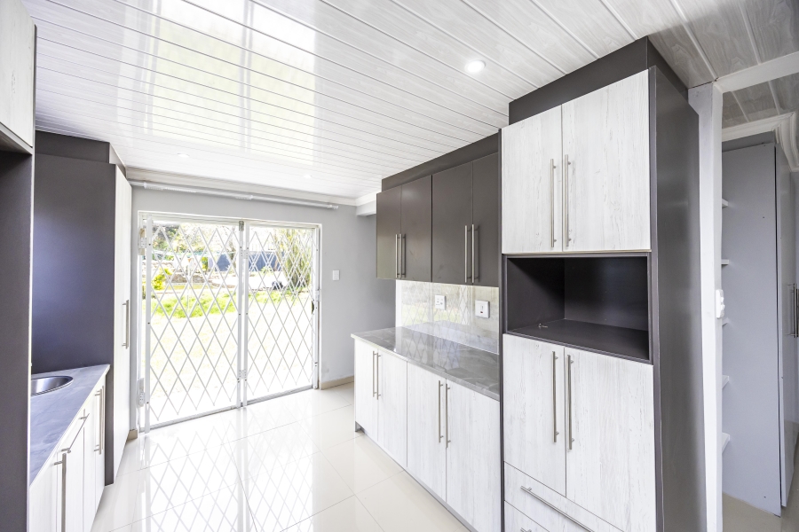 5 Bedroom Property for Sale in Sunnyridge Eastern Cape